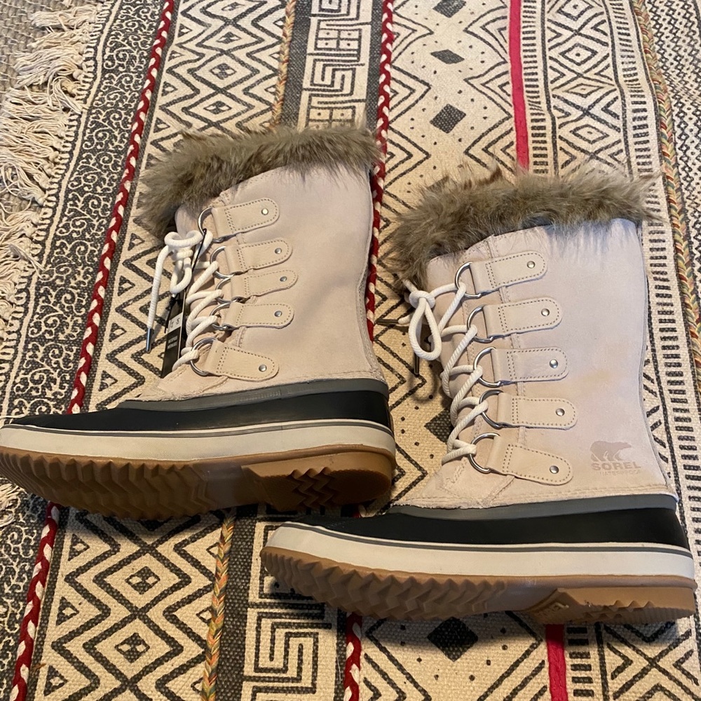 Joan of Artic boots